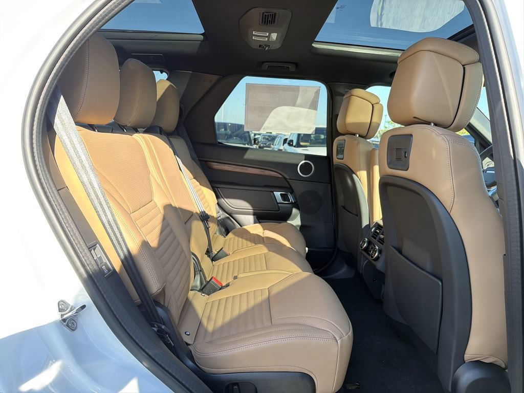 New 2026 Land Rover Discovery Dynamic SE AWD/4WD image 14