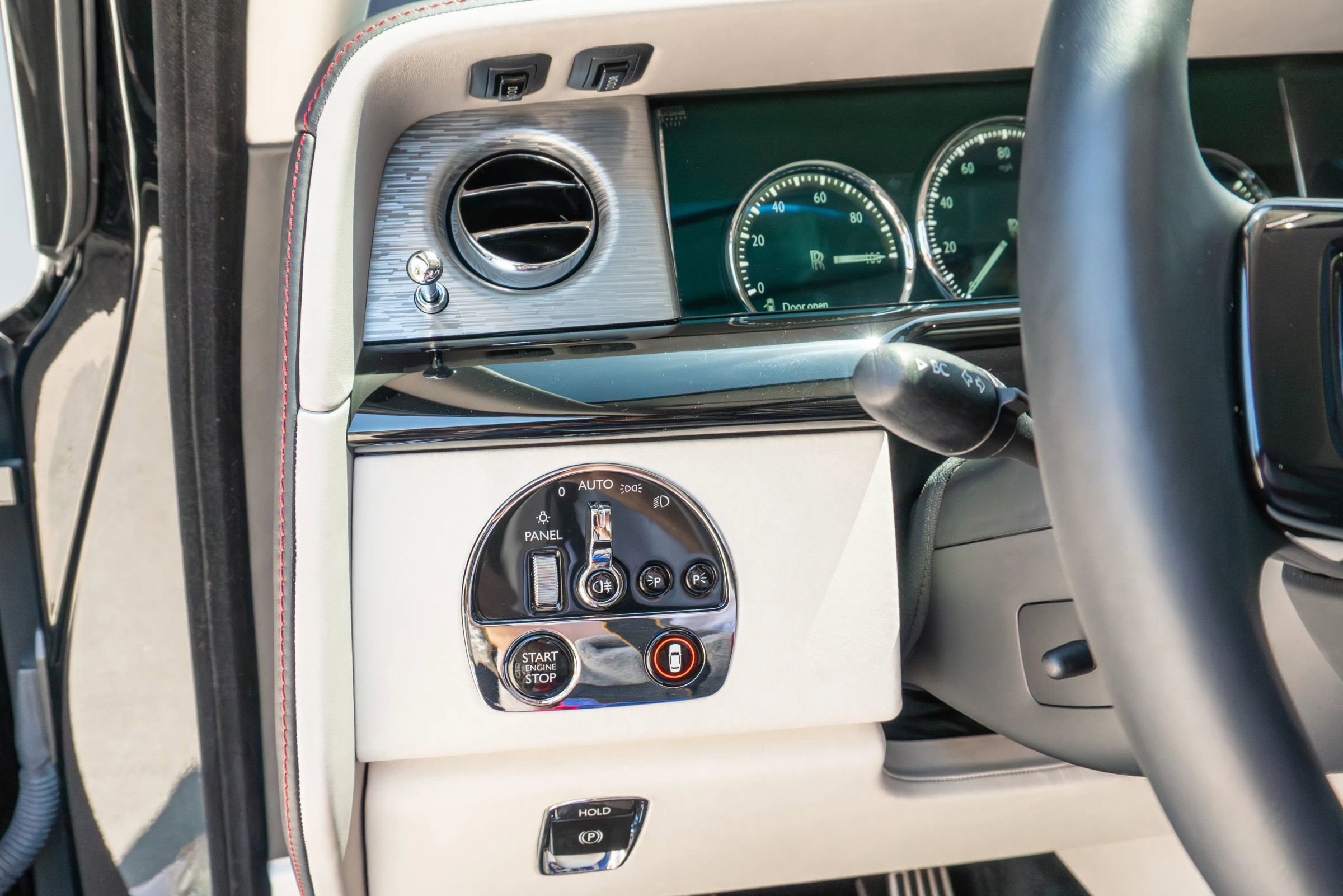 Used 2024 Rolls-Royce Phantom Sedan w/ The Phantom Package RWD image 89