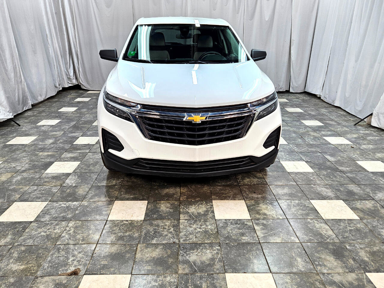 Used 2024 Chevrolet Equinox LS w/ LS Convenience Package image 3