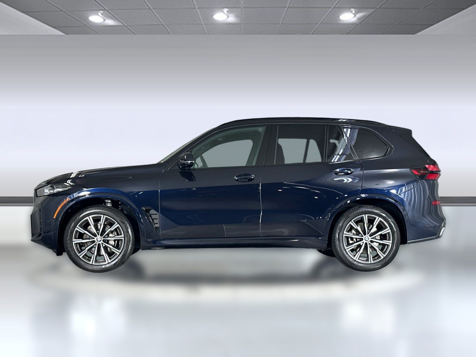 Used 2024 BMW X5 sDrive40i w/ M Sport Package RWD image 2