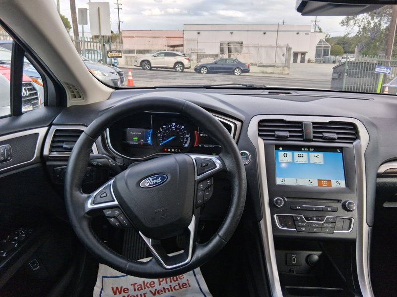 Used 2018 Ford Fusion SE w/ Equipment Group 602A FWD image 10