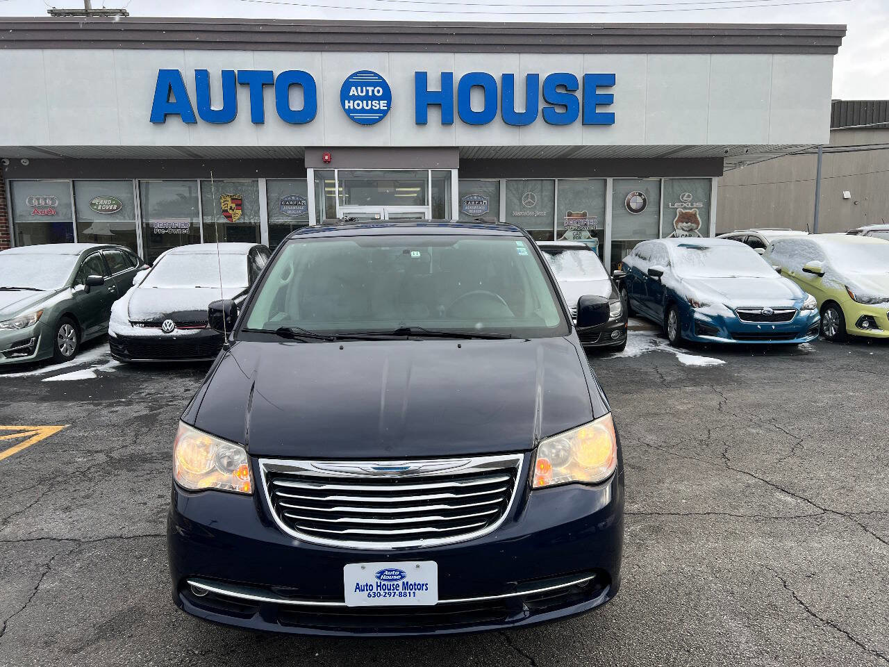 Used 2015 Chrysler Town & Country Touring w/ Driver Convenience Group image 2