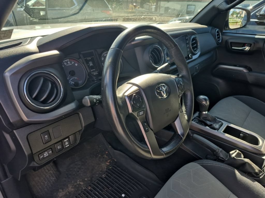 Used 2021 Toyota Tacoma TRD Off-Road AWD/4WD image 11