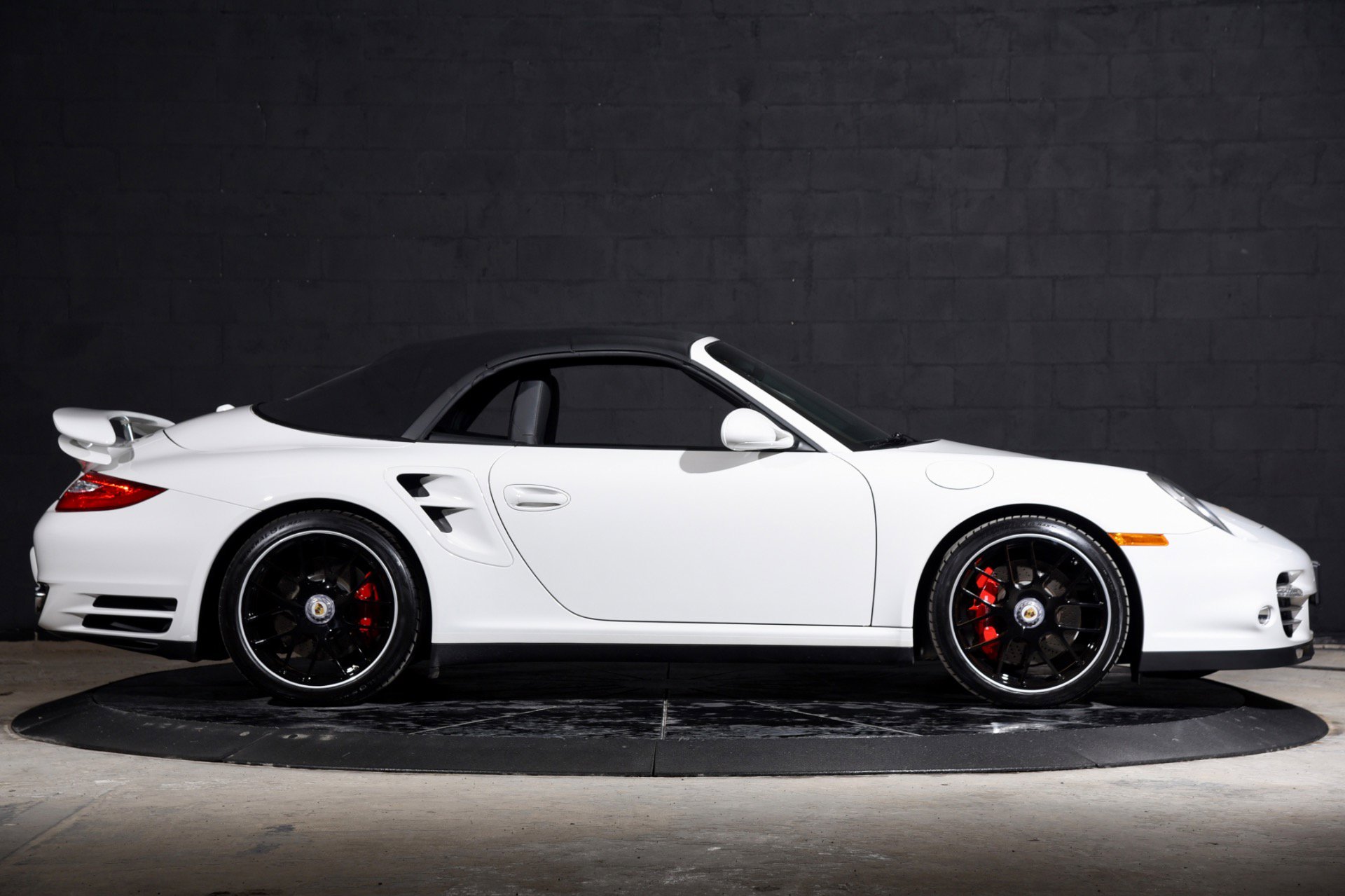 Used 2011 Porsche 911 Turbo image 29