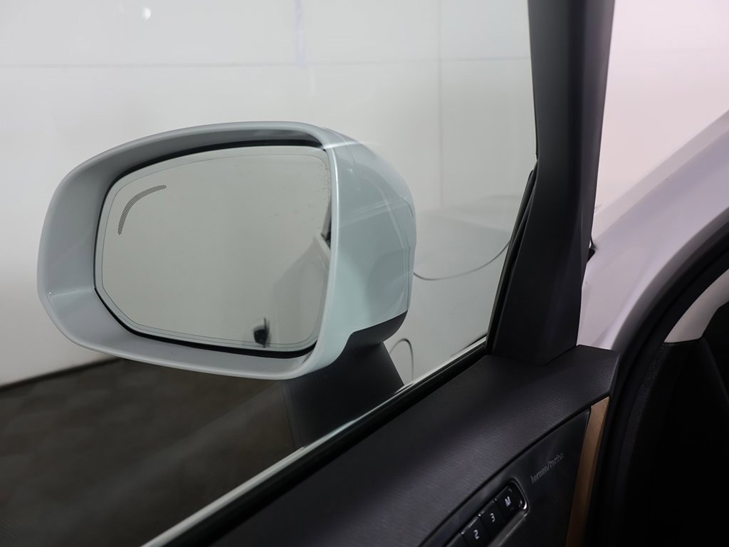 Used 2024 Volvo XC90 T8 Plus w/ Protection Package Premier image 41