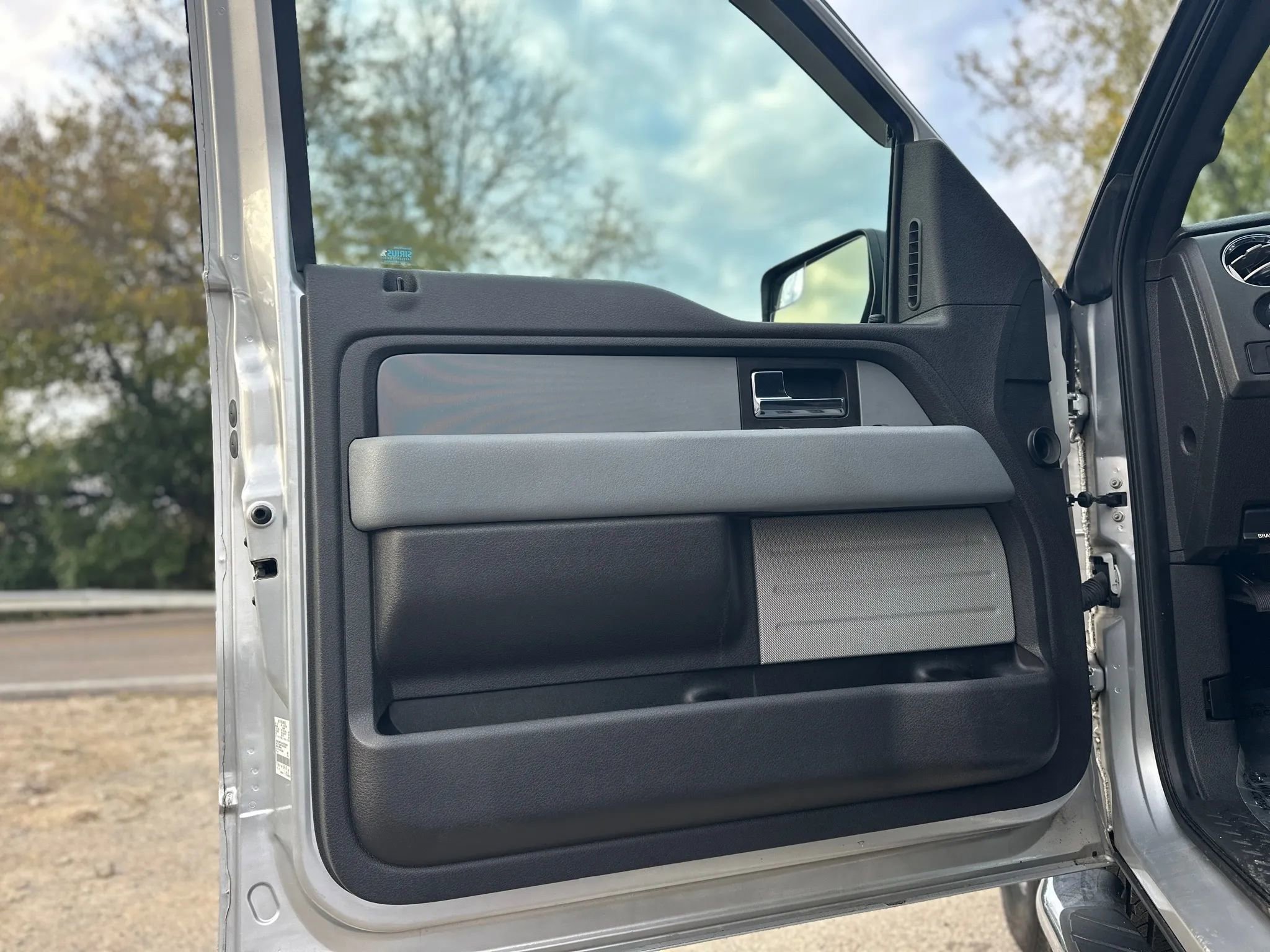 Used 2013 Ford F150 XLT w/ Luxury Equipment Group image 16