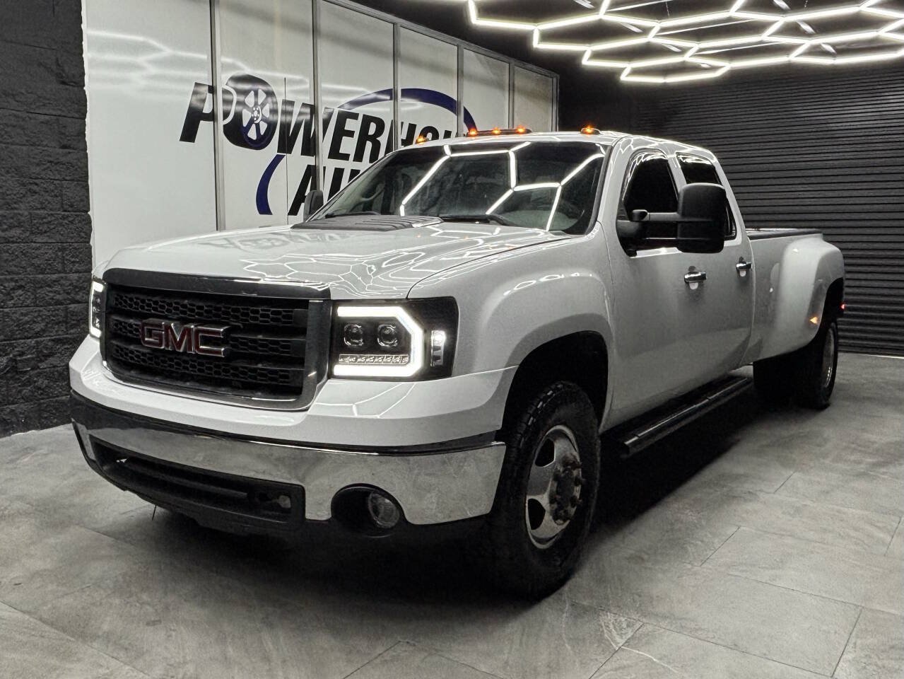 Used 2011 GMC Sierra 3500 W/T AWD/4WD image 2