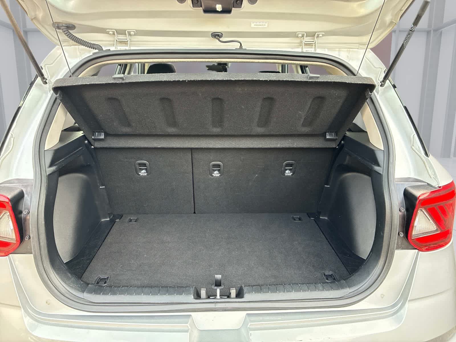 Used 2025 Hyundai Venue SEL FWD image 20