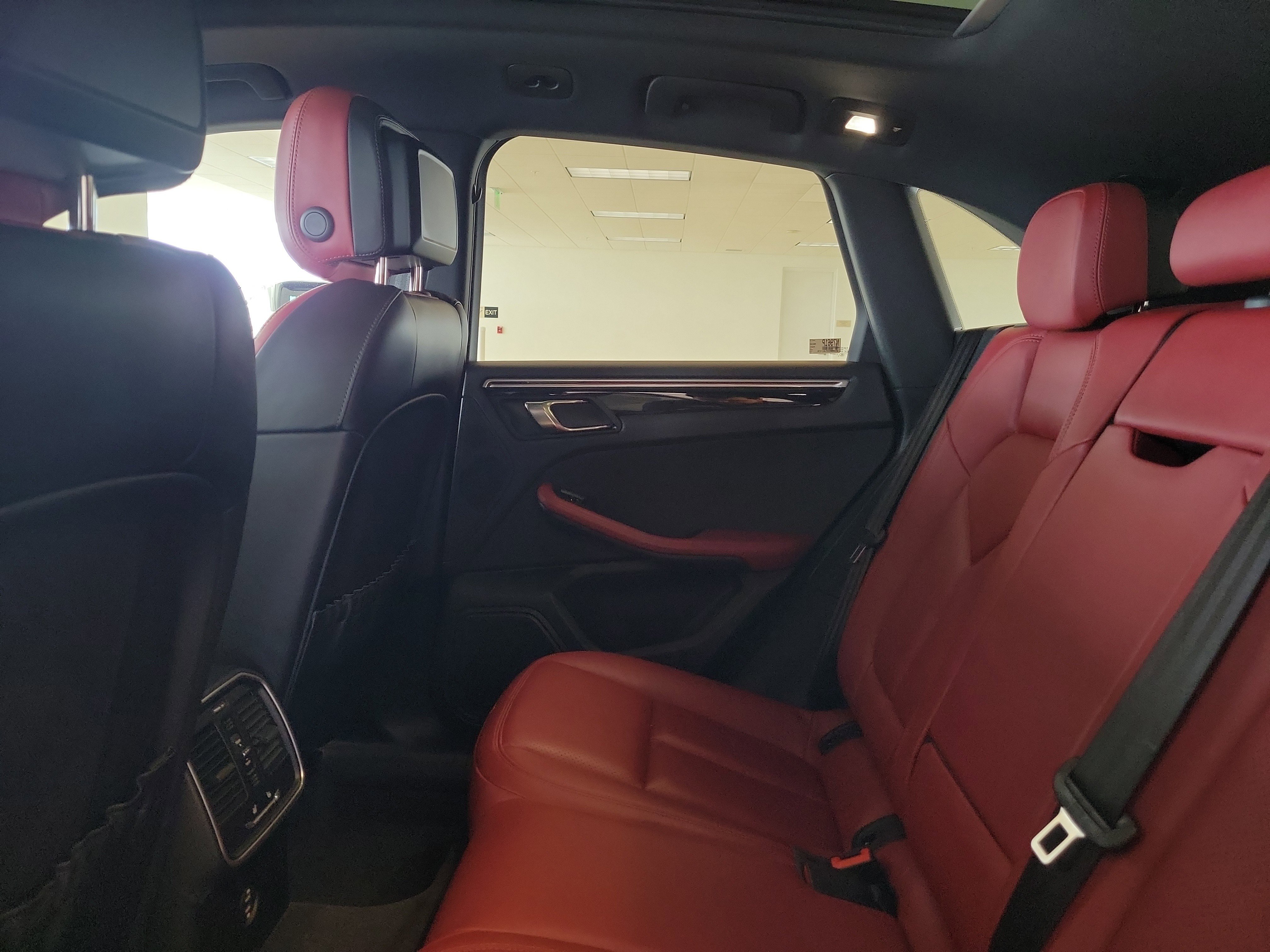 Used 2023 Porsche Macan AWD/4WD image 14