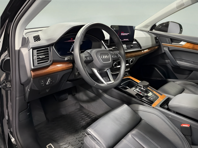 Used 2023 Audi Q5 2.0T Premium Plus w/ Premium Plus Package AWD/4WD image 12
