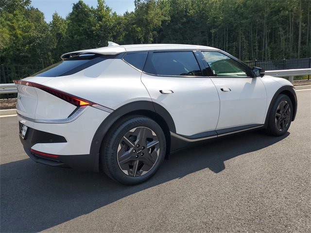 New 2025 Kia EV6 Light w/ Light LR Technology Package image 3