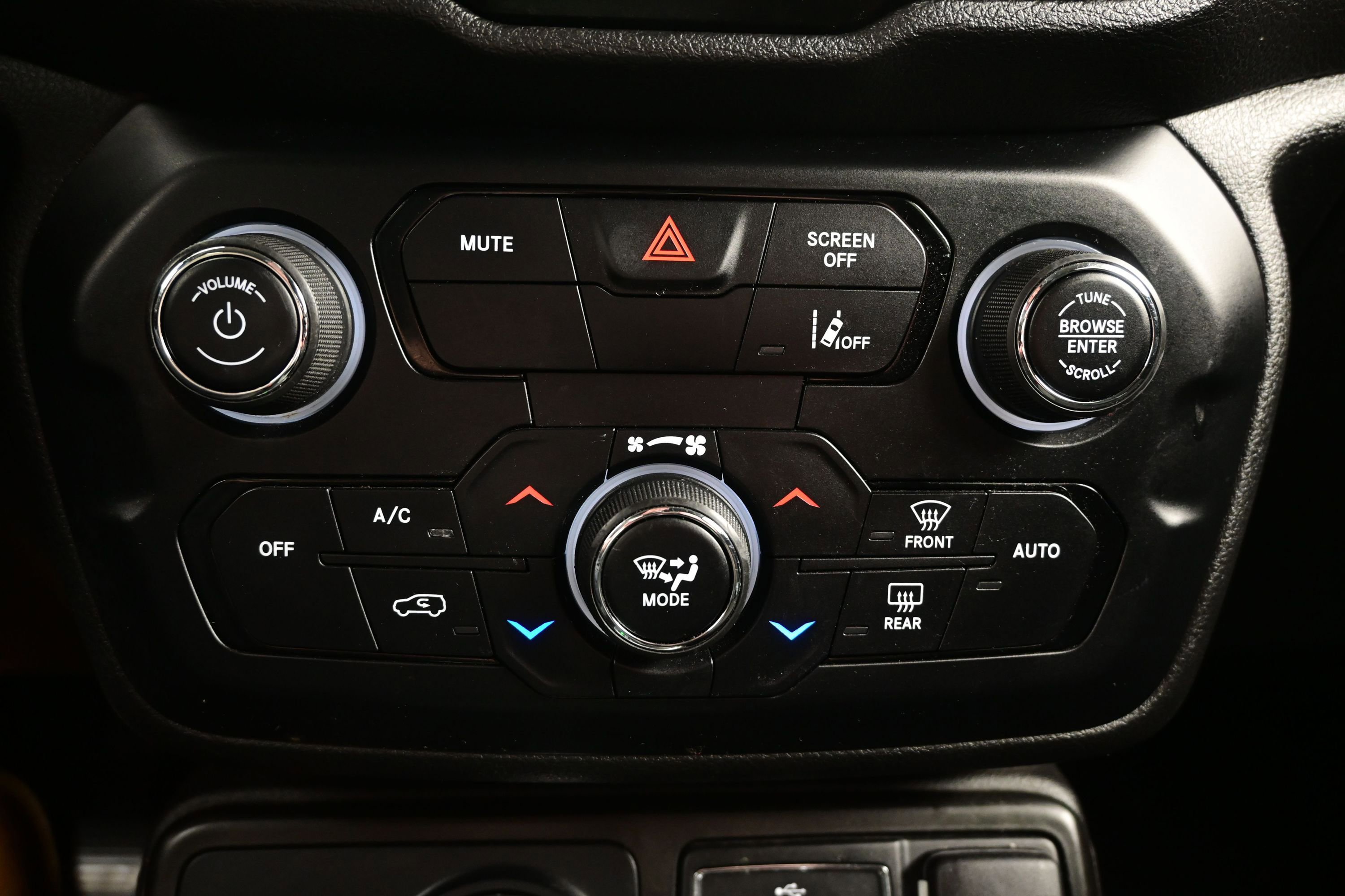 Used 2022 Jeep Renegade Latitude AWD/4WD image 18
