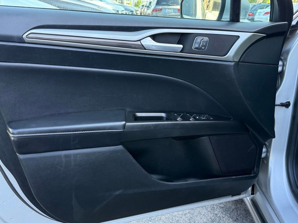 Used 2019 Ford Fusion SEL FWD image 18