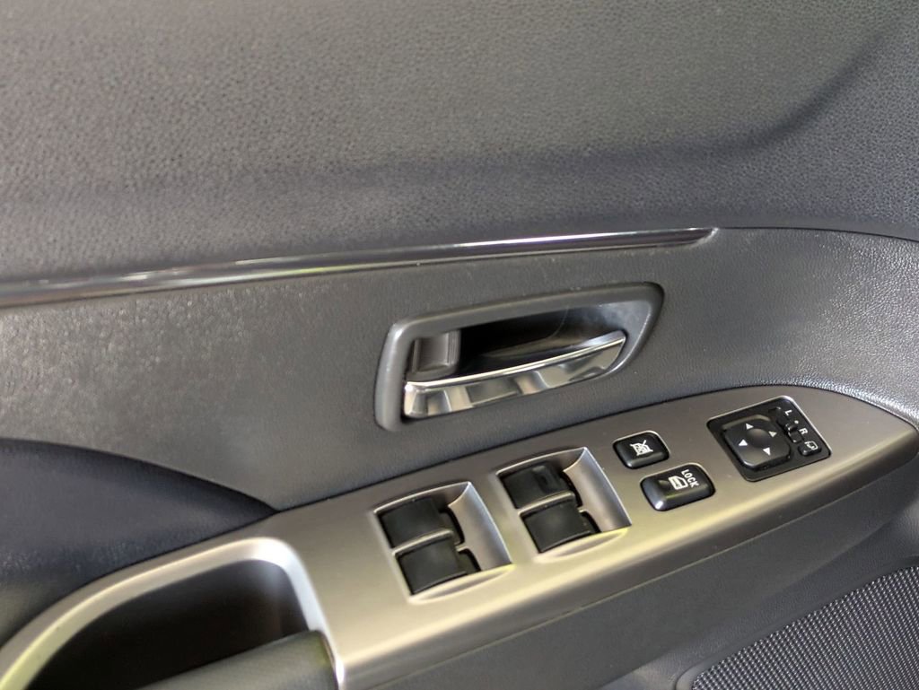 Used 2025 Mitsubishi Outlander Sport SE AWD/4WD image 13