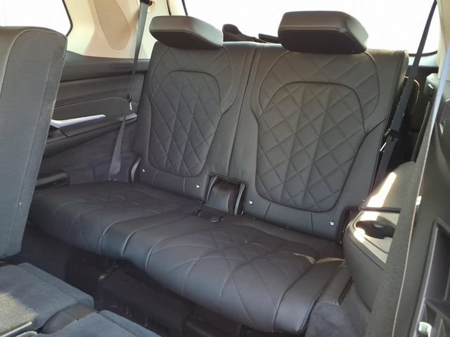 Used 2024 BMW X7 xDrive40i w/ Premium Package AWD/4WD image 18