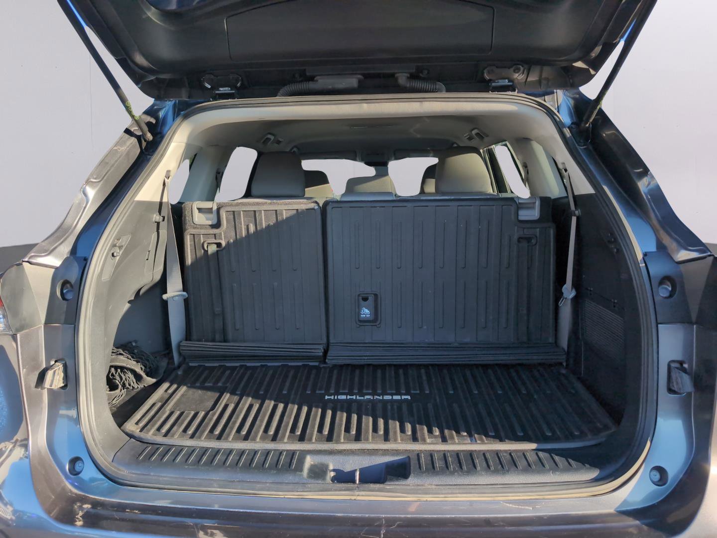 Used 2023 Toyota Highlander L image 30