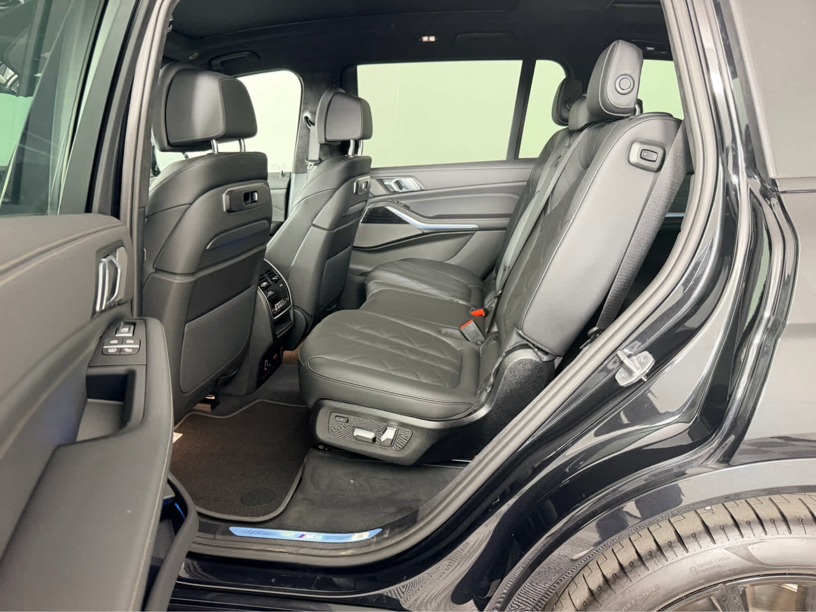 Used 2026 BMW X7 xDrive40i w/ M Sport Package AWD/4WD image 14
