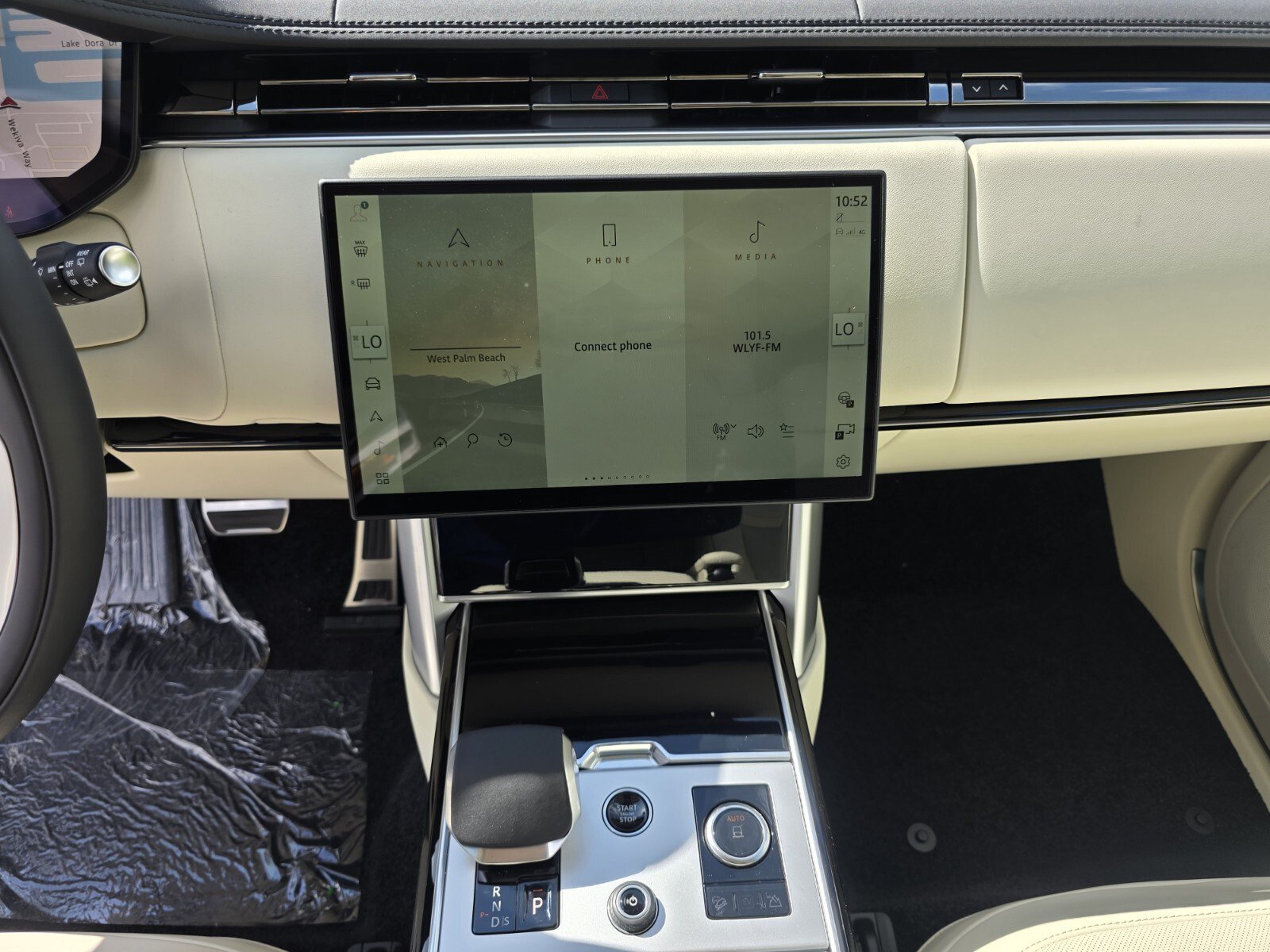 New 2027 Land Rover Range Rover SE AWD/4WD image 16