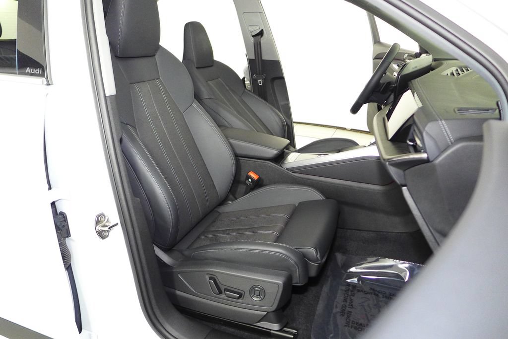 Used 2025 Audi Q5 Premium Plus w/ Premium Plus AWD/4WD image 19