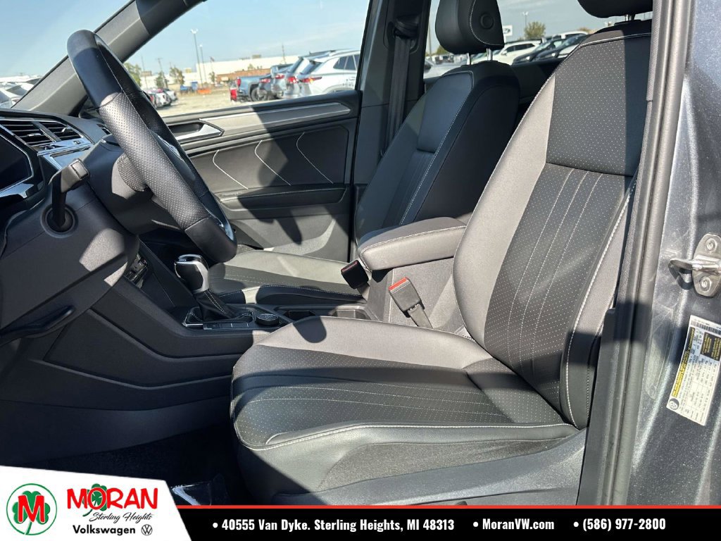 Used 2024 Volkswagen Tiguan SE R-Line AWD/4WD image 20