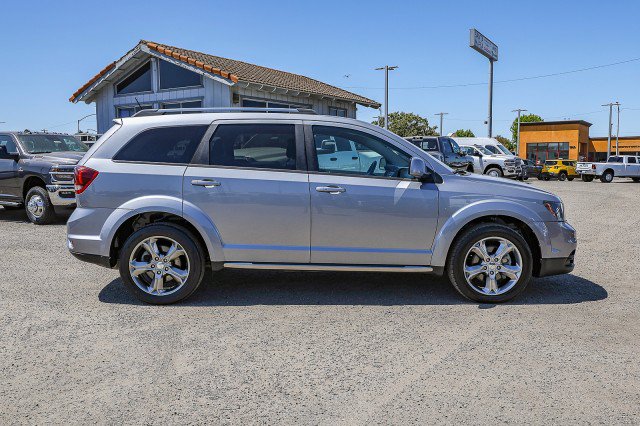 Used 2017 Dodge Journey Crossroad FWD image 3