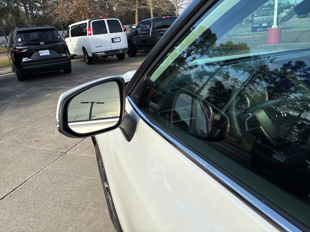 New 2026 Toyota Highlander XLE image 14