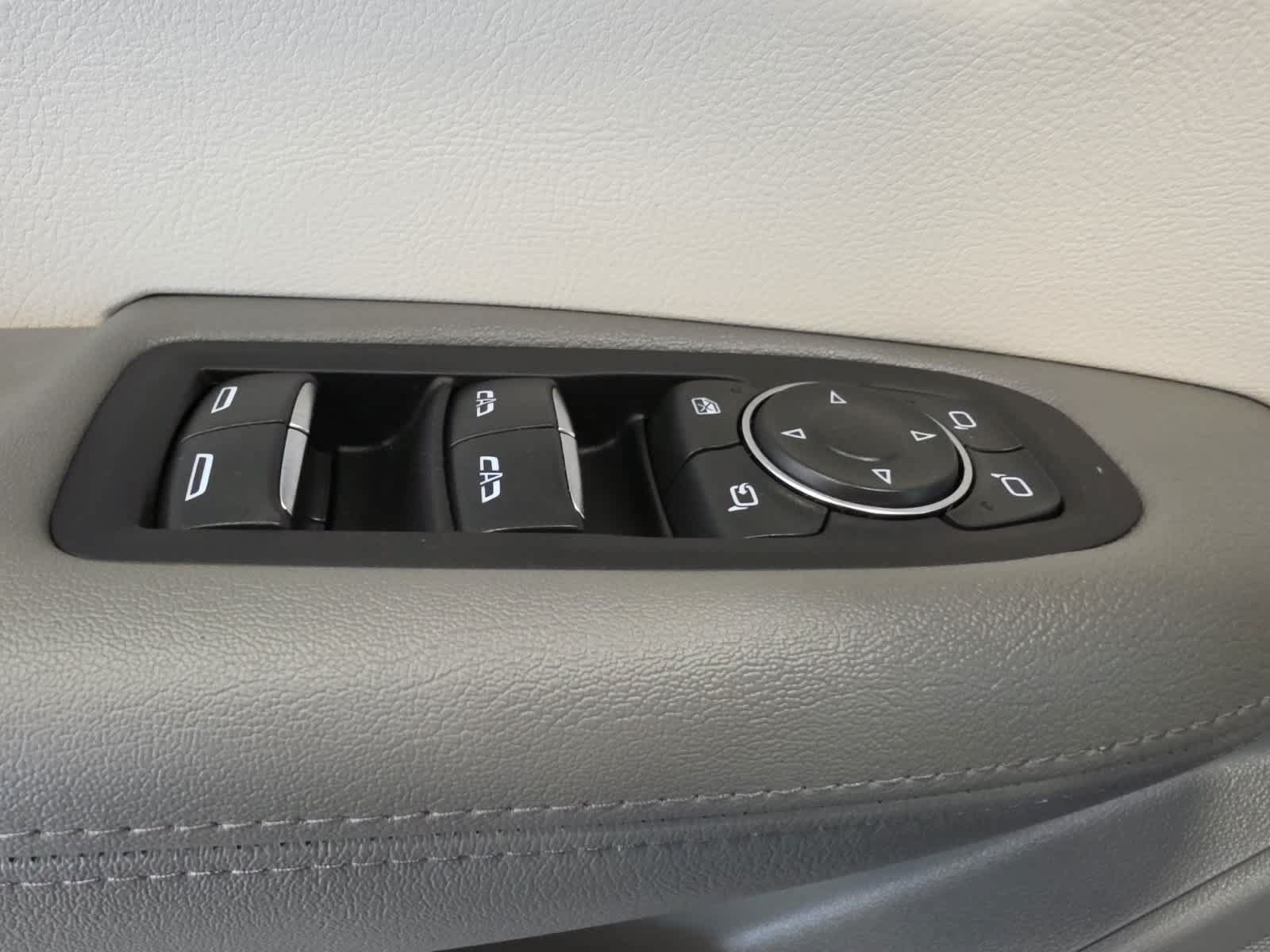 Used 2025 Cadillac XT5 Premium Luxury w/ Technology Package AWD/4WD image 19