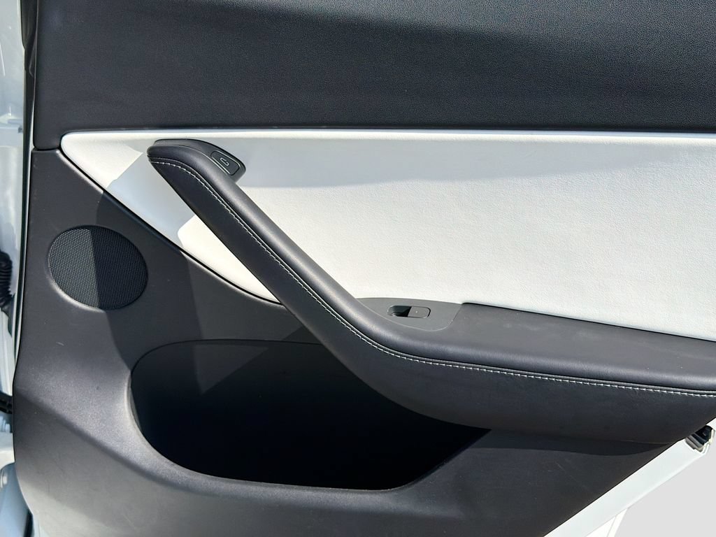 Used 2021 Tesla Model Y Long Range AWD/4WD image 29