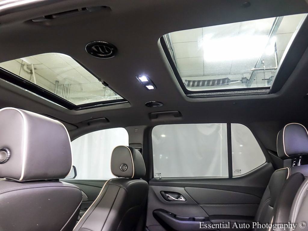 Used 2023 Chevrolet Traverse Premier w/ Redline Edition image 13