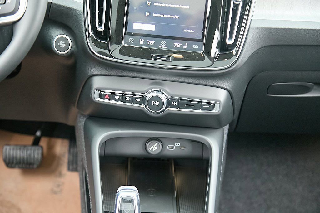 New 2026 Volvo XC40 B5 Plus w/ Climate Package image 27