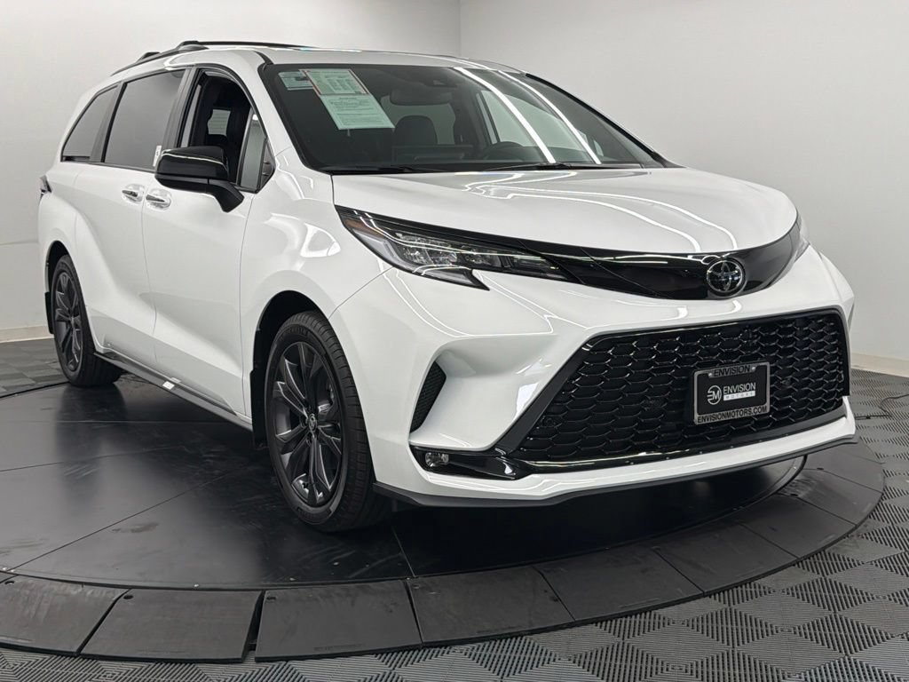 Certified 2026 Toyota Sienna XSE FWD image 8