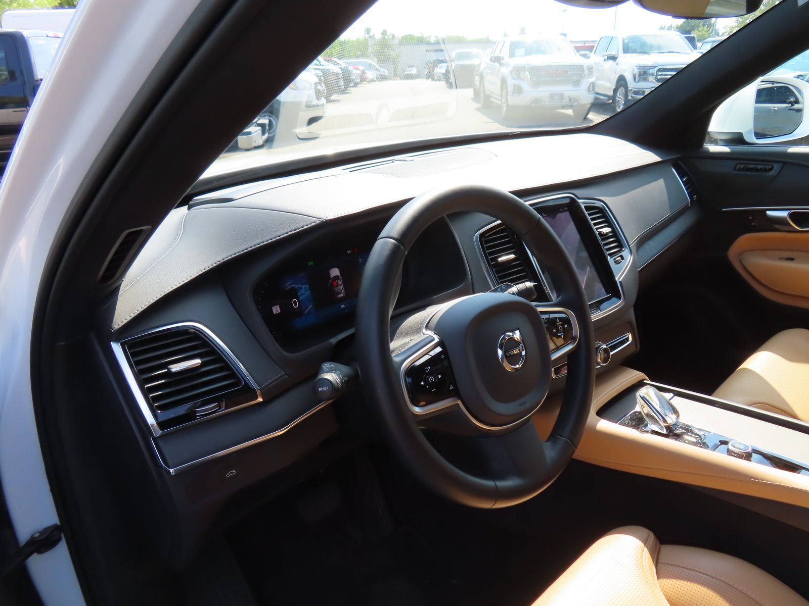 Used 2023 Volvo XC90 B6 Ultimate w/ Lounge Package AWD/4WD image 15