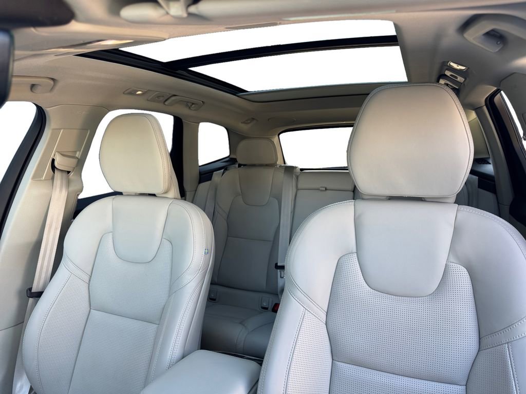 Certified 2024 Volvo XC60 B5 Ultimate w/ Protection Package Premier AWD/4WD image 25