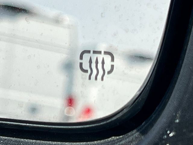 Used 2023 Chrysler Pacifica Touring-L FWD image 41