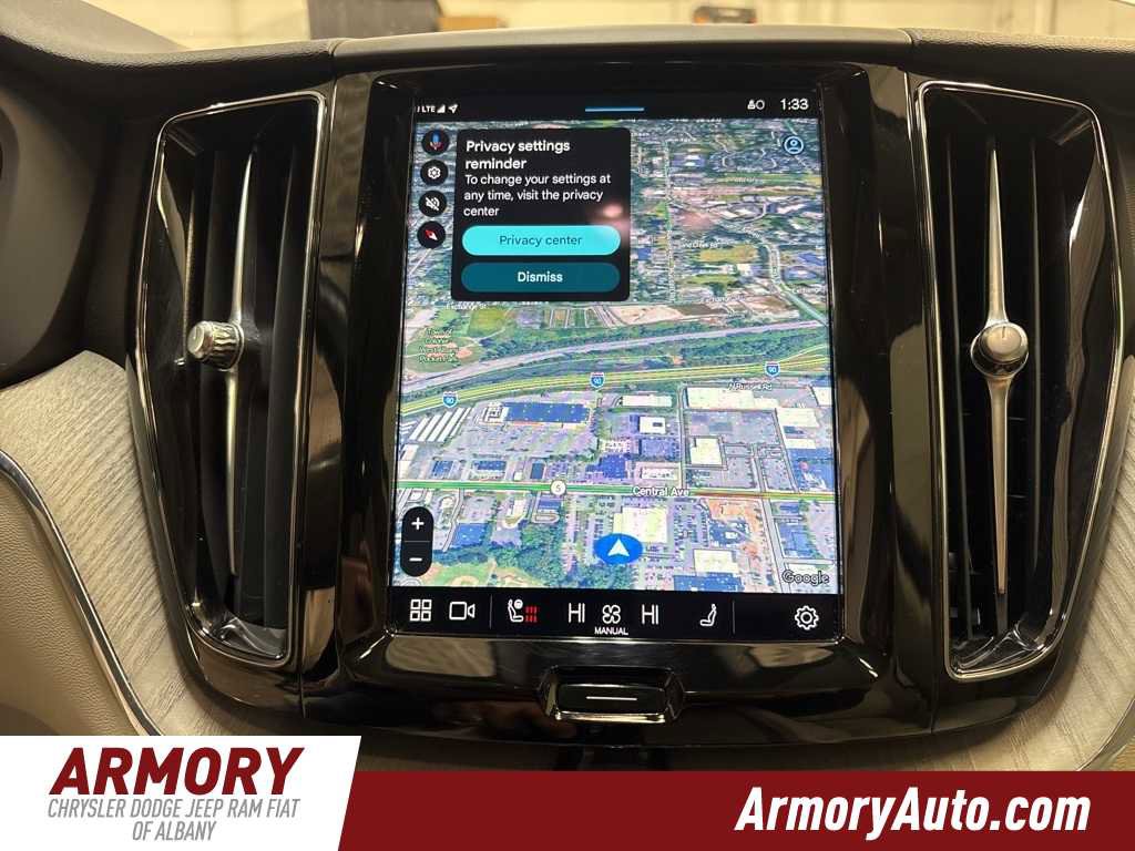 Used 2024 Volvo XC60 B5 Plus image 18