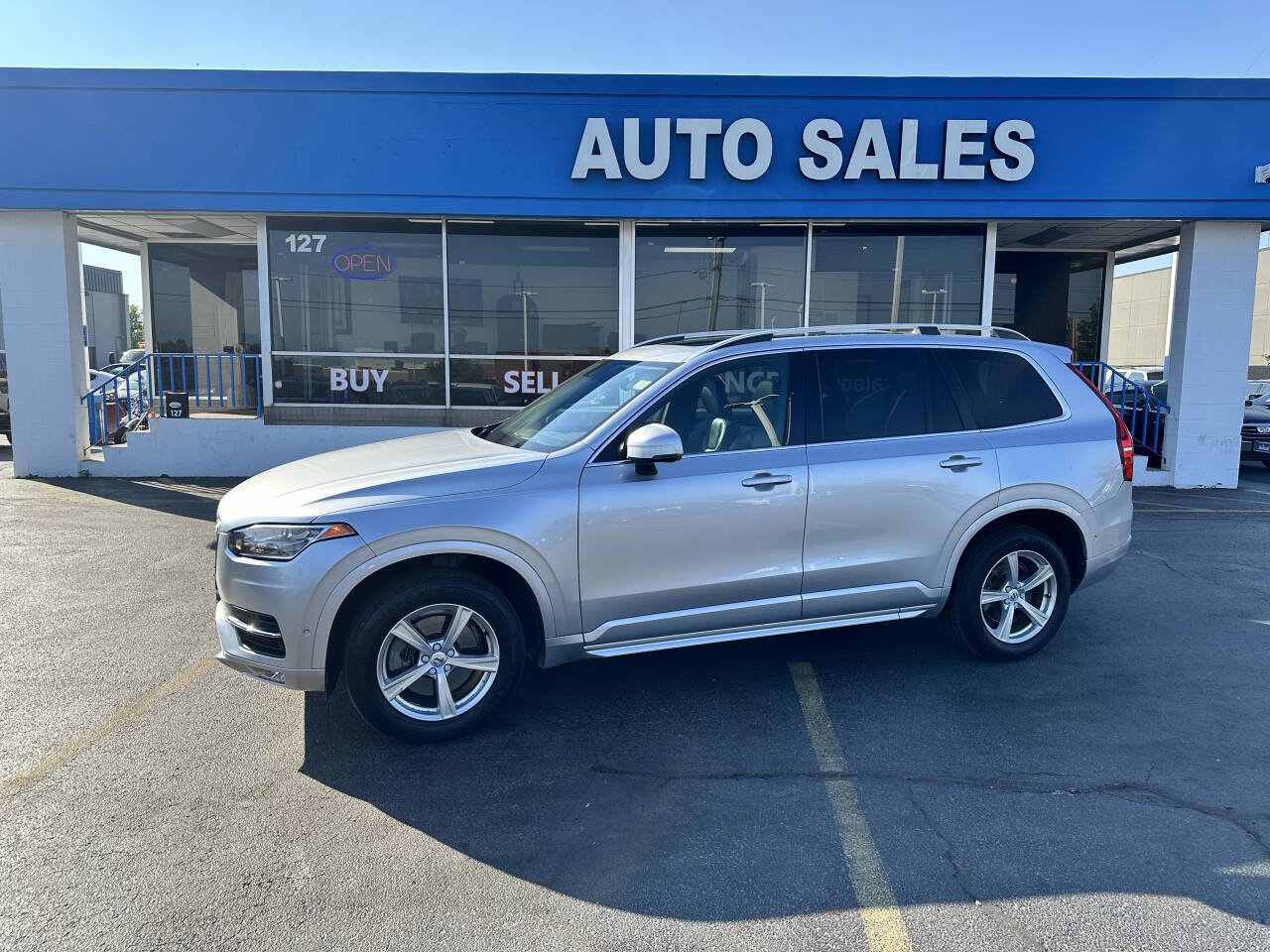 Used 2016 Volvo XC90 T5 Momentum image 2