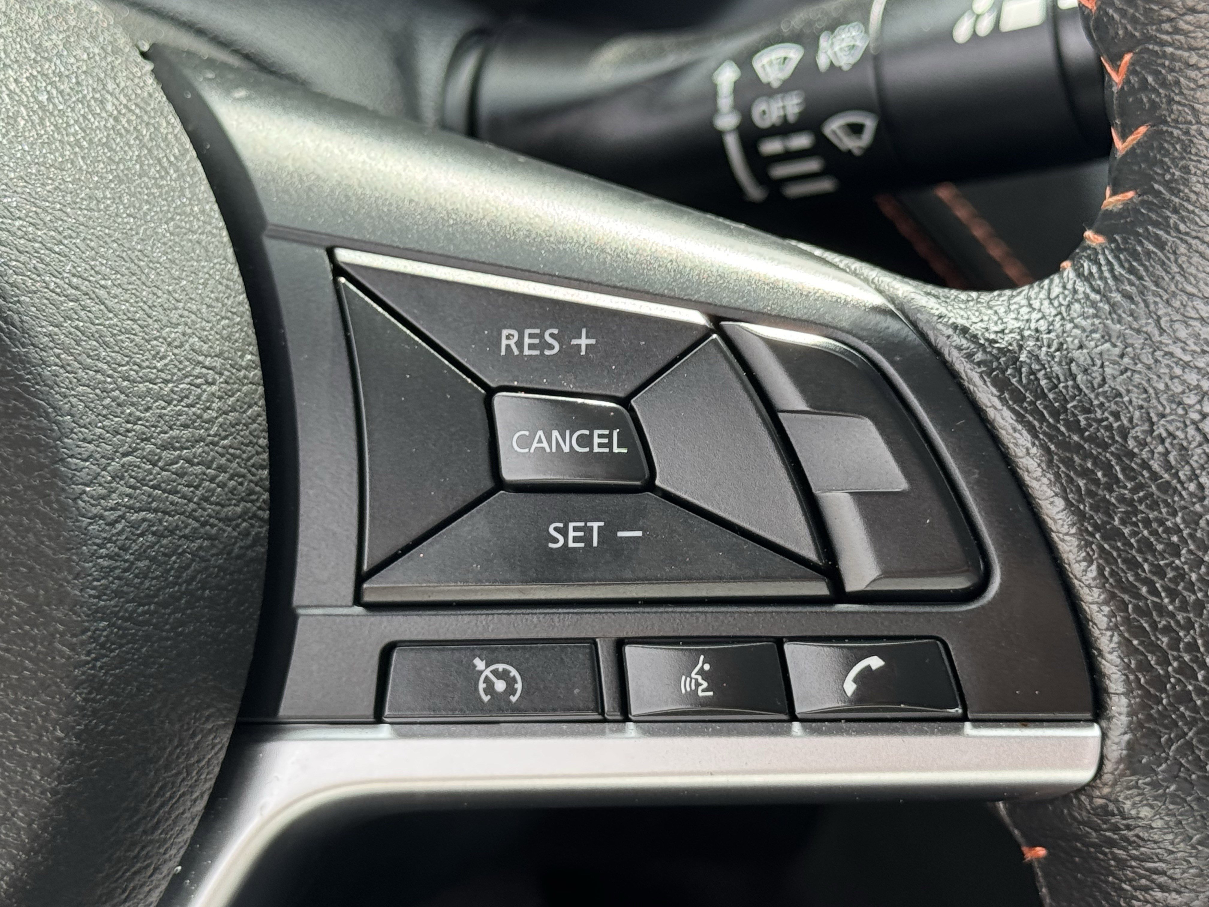 Used 2020 Nissan Kicks SR image 25