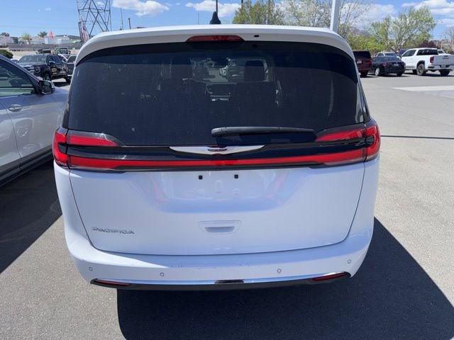 Used 2024 Chrysler Pacifica Touring-L image 5