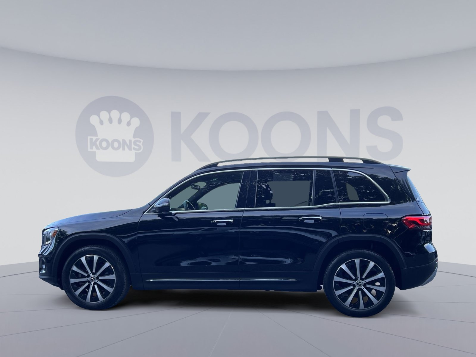 Used 2022 Mercedes-Benz GLB 250 4MATIC w/ Premium Package Lite image 7