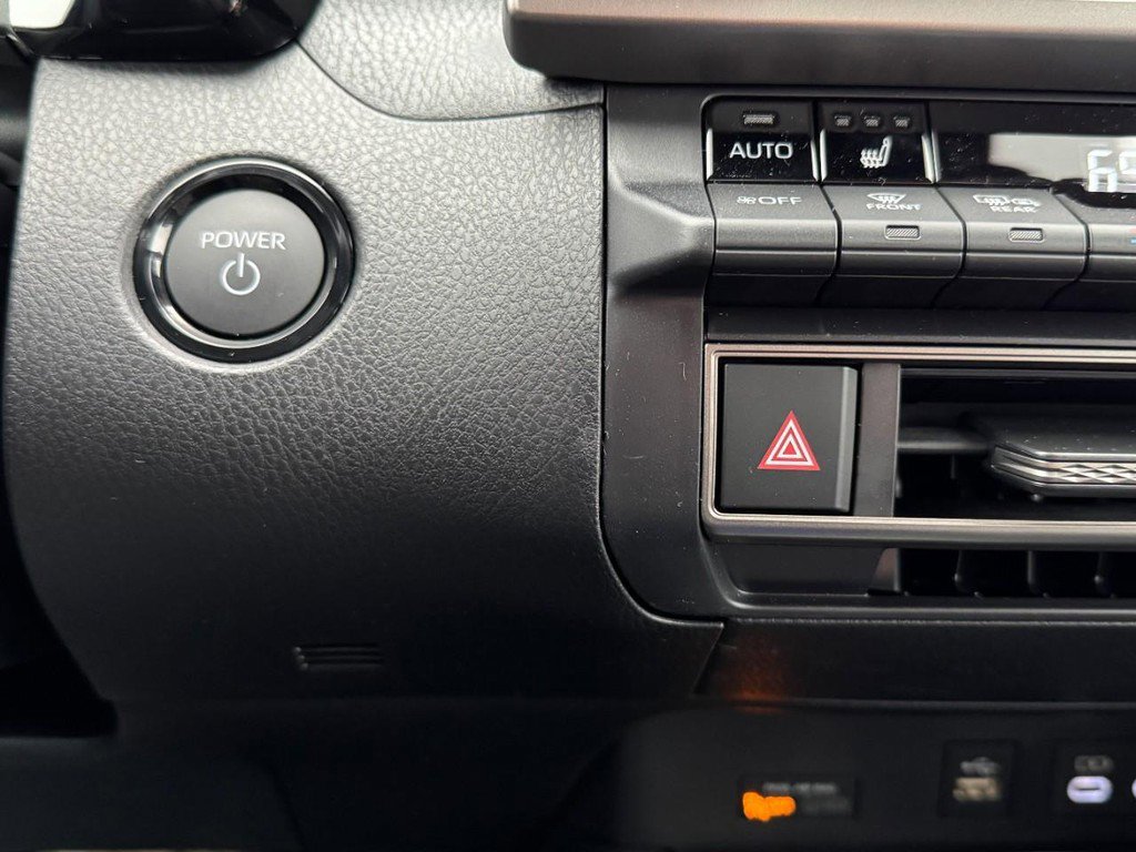 New 2026 Toyota Camry Hybrid FWD image 16