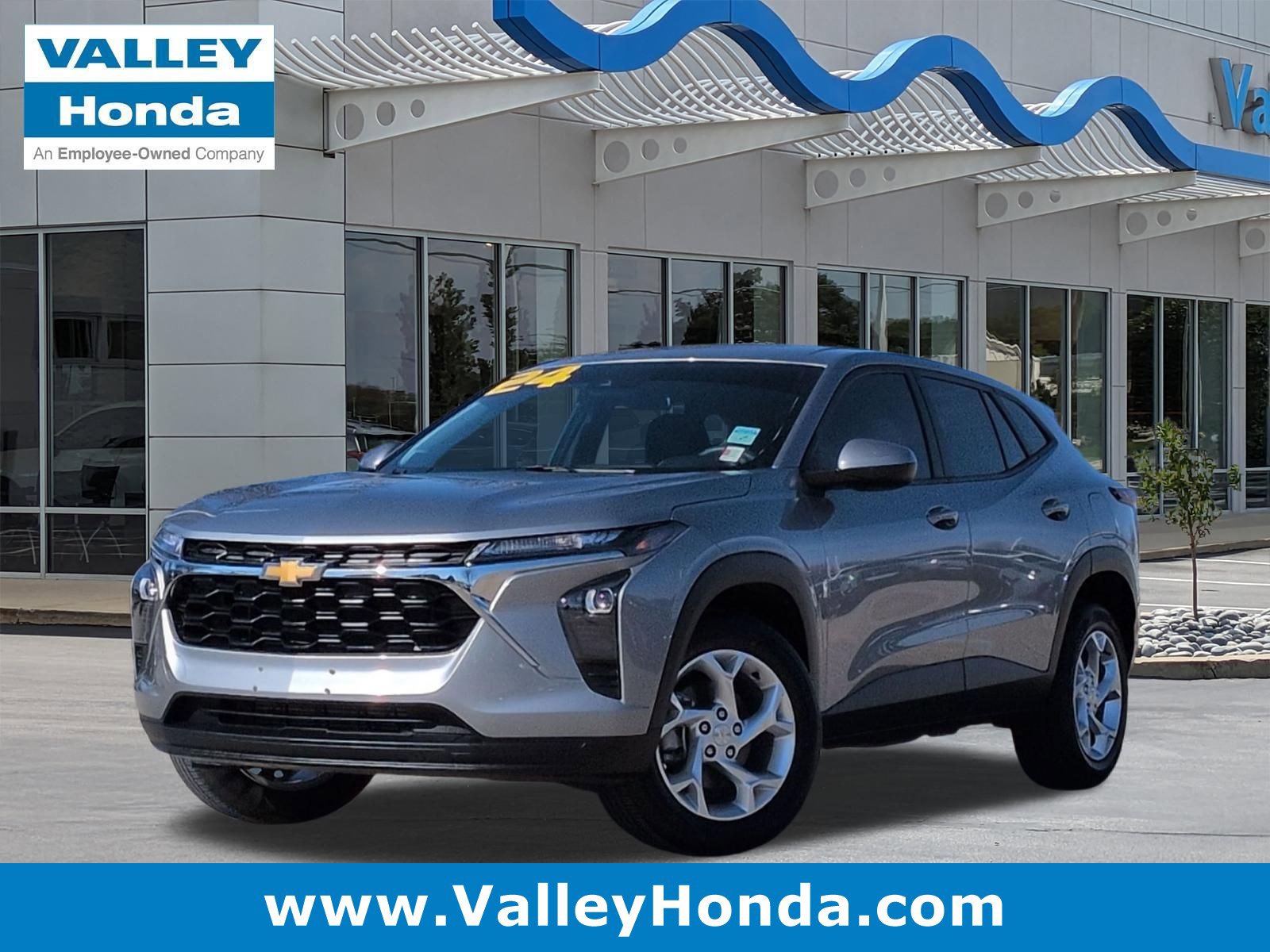 Used 2024 Chevrolet Trax LS w/ LS Convenience Package image 1