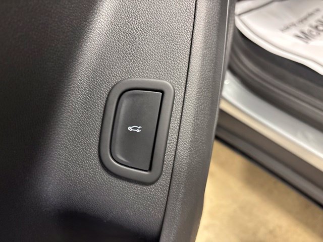 Used 2026 Chevrolet Traverse LT w/ Driver Confidence Package FWD image 35