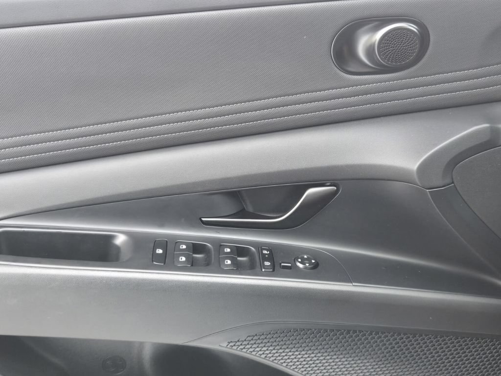 Certified 2025 Hyundai Elantra SEL FWD image 26