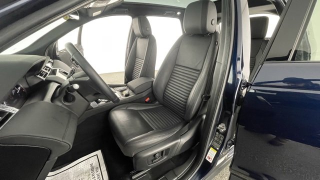 Used 2023 Land Rover Discovery Sport SE image 33