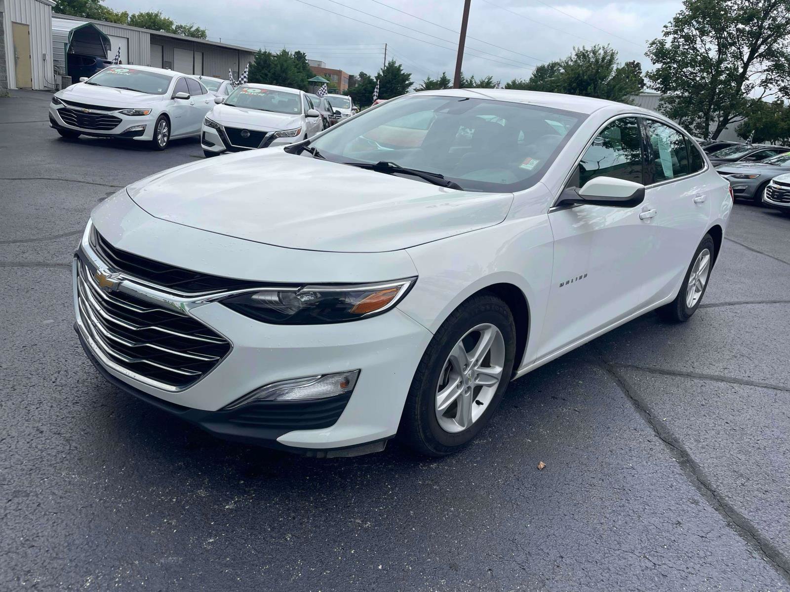 Used 2020 Chevrolet Malibu LS w/ Driver Confidence Package II FWD image 3