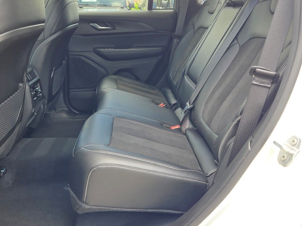 New 2025 Jeep Grand Cherokee Altitude image 19