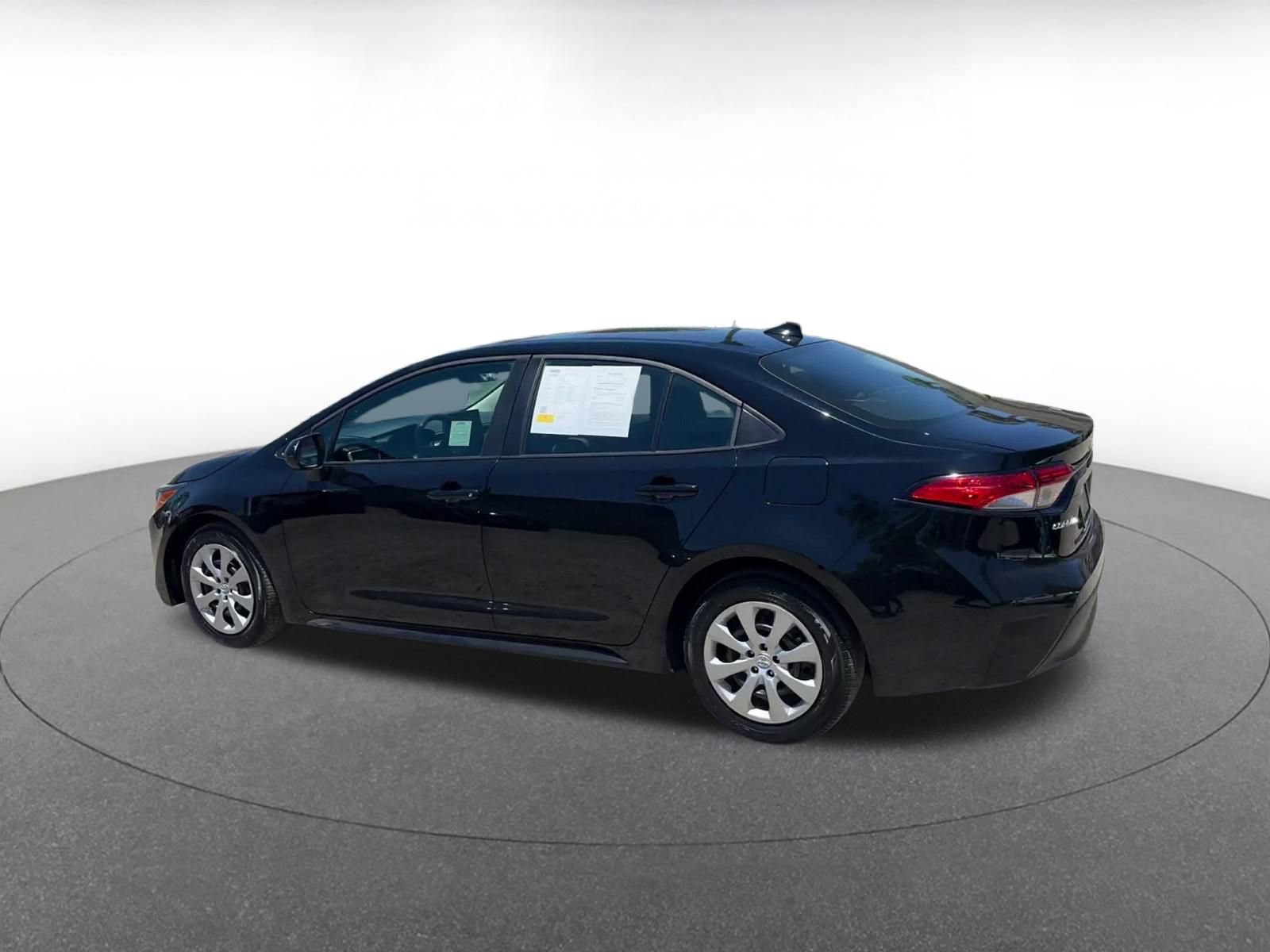 Used 2025 Toyota Corolla LE FWD image 10