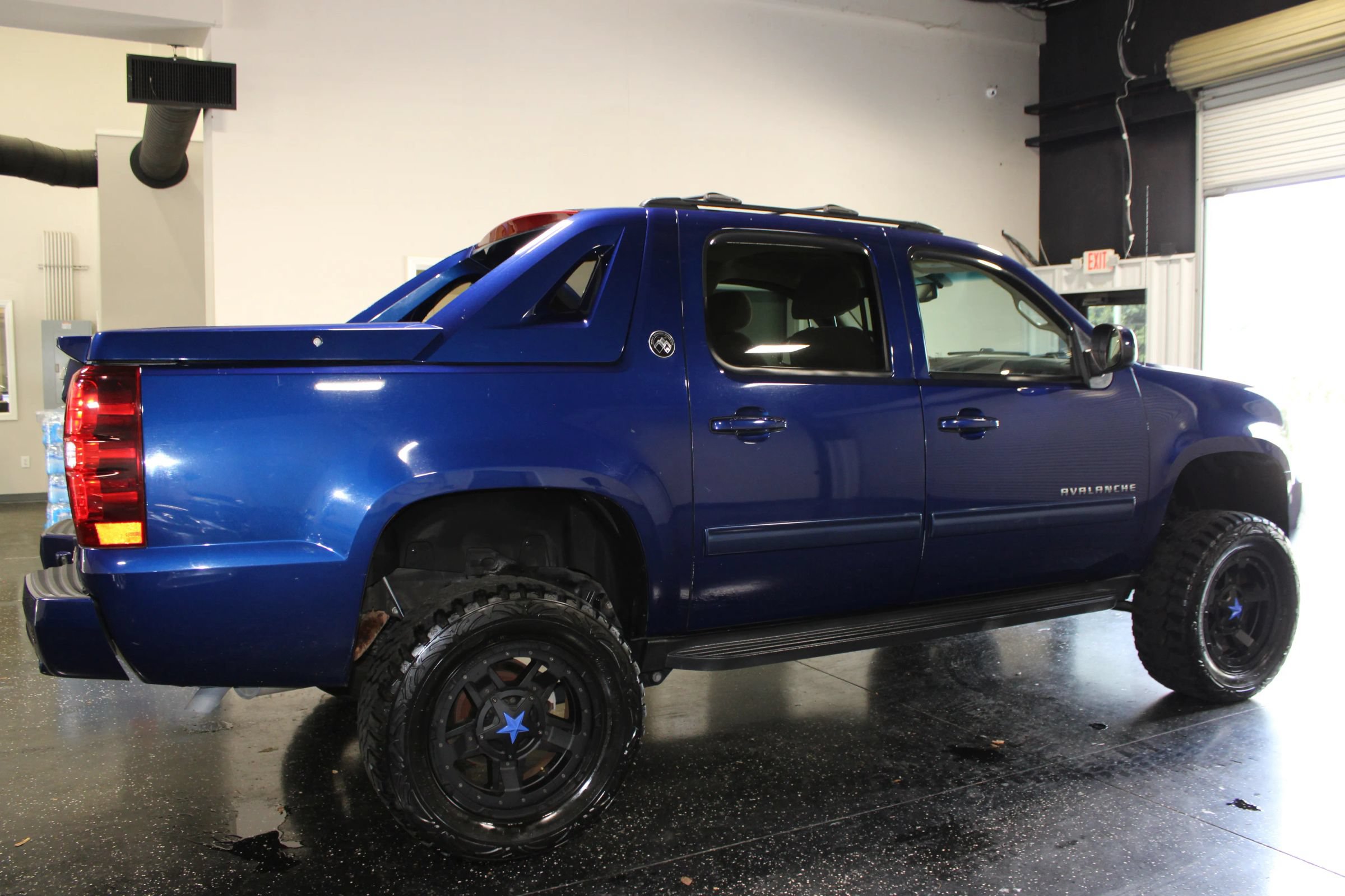 Used 2013 Chevrolet Avalanche LS RWD image 3