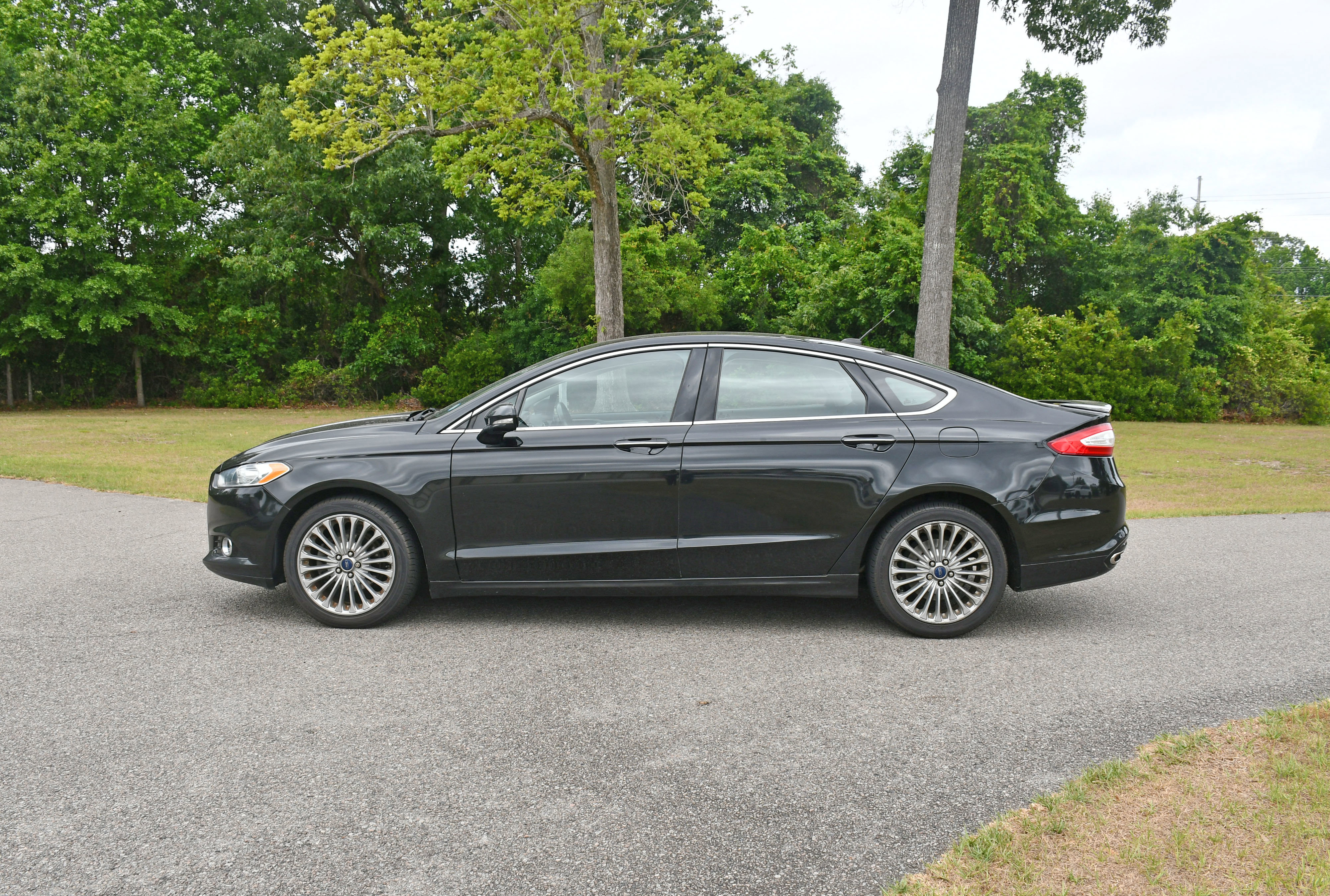 Used 2014 Ford Fusion Titanium FWD image 2