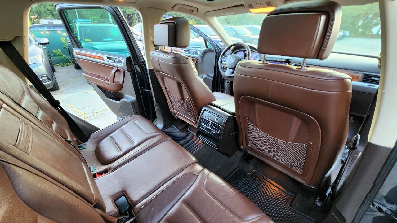 Used 2012 Volkswagen Touareg Executive image 44